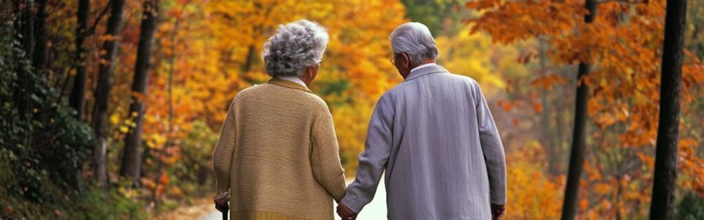 Ancianos paseando por un paisaje de bosque